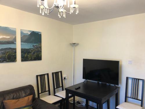 Lovely One-bed Apartment to Rent in London - Tap to explore photos