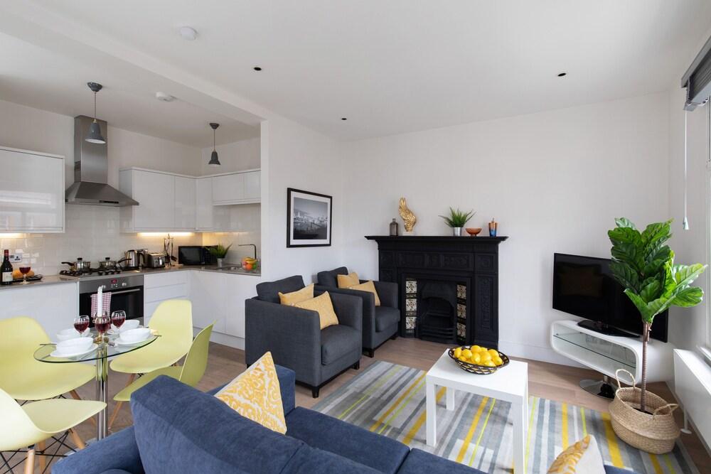 home.ly - London West End Apartments - Tap to explore photos