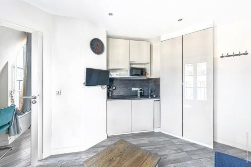 Studio Mac Mahon - Champs Elysees - Tap to explore photos