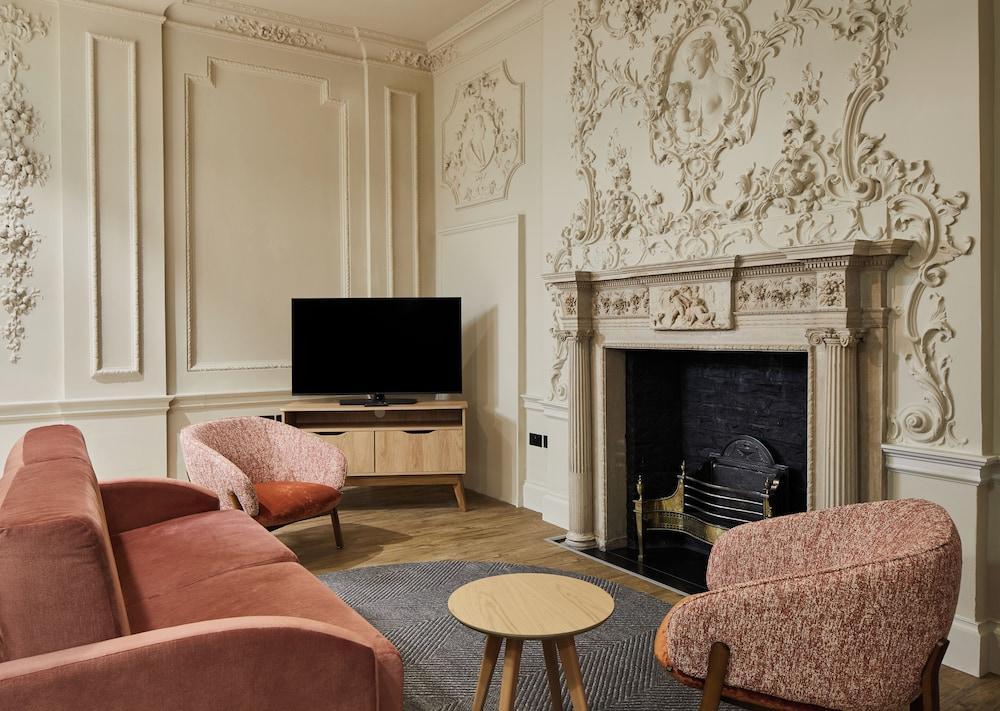 master Cannon Room Type - One Bedroom Open Plan