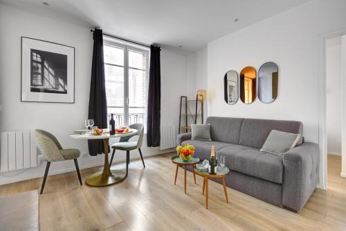 154 Suite Phil - Superbe Appartement à Paris. - Tap to explore photos