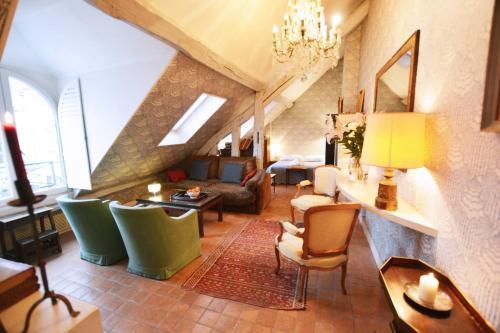 Charming Studio Near Louvre - Tap to explore photos