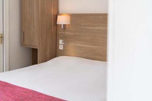 Paris Hostel Room Type - Twin Room