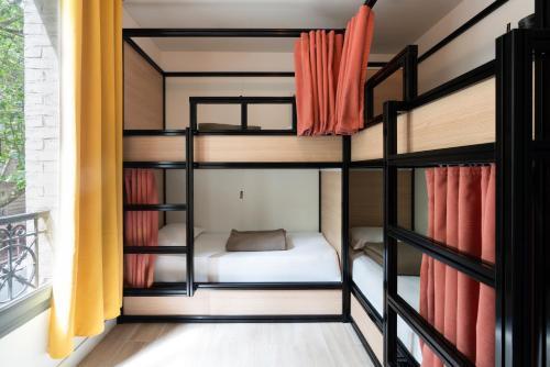 Paris Hostel Room Type - 4-Bed Mixed Dormitory Room