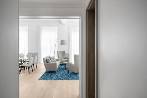 COMO Metropolitan London Residences - Tap to explore photos