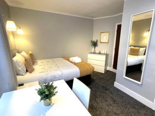 Trinity House Hotel Room Type - Comfort Triple Room with Shower