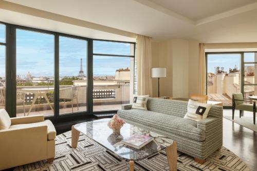 Cheval Blanc Paris & Dior Spa Cheval Blanc Paris Room Type - Eiffel Suite