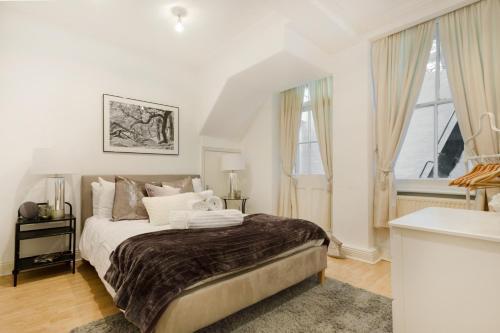 Spacious 1 bed Sloane Square - Tap to explore photos