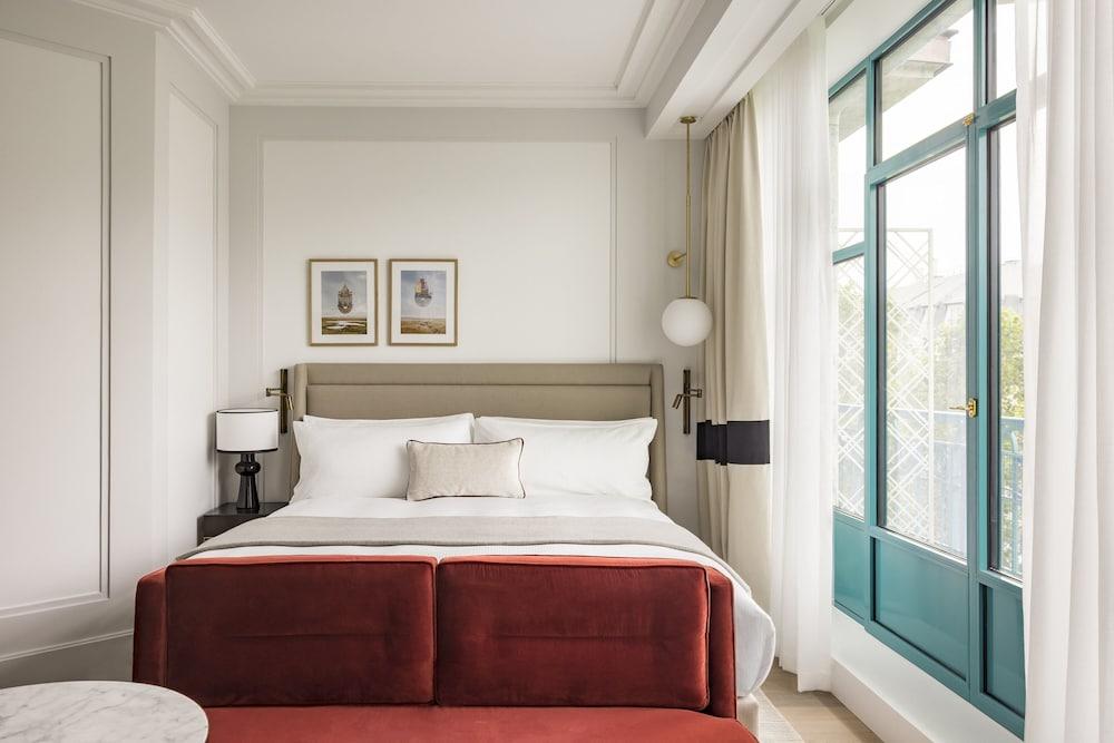 Kimpton St Honore Paris, an IHG Hotel Room Type - 1 King Bed Premium