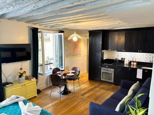 Cozy Stay near LOUVRE & St Germain Près Aldaro - Tap to explore photos