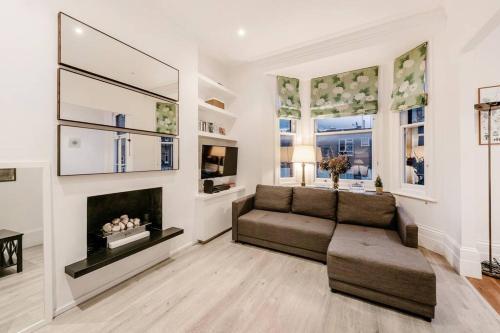 Lovely 2 bedroom flat in the heart of Chelsea - Tap to explore photos