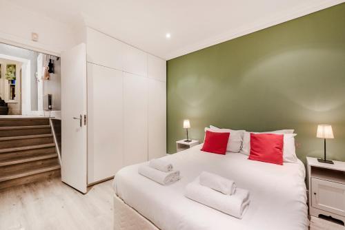 Lovely 2 bedroom flat in the heart of Chelsea - Tap to explore photos
