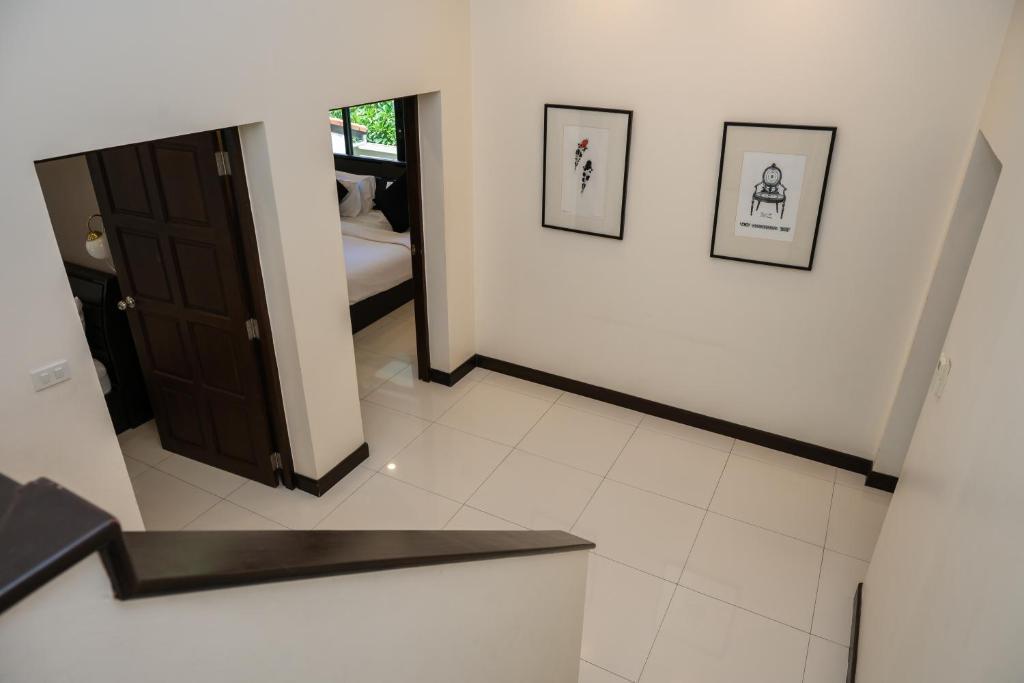 Luxury Pool Villa 4 BR 900M beach 1.5 KM downtown - Tap to explore photos