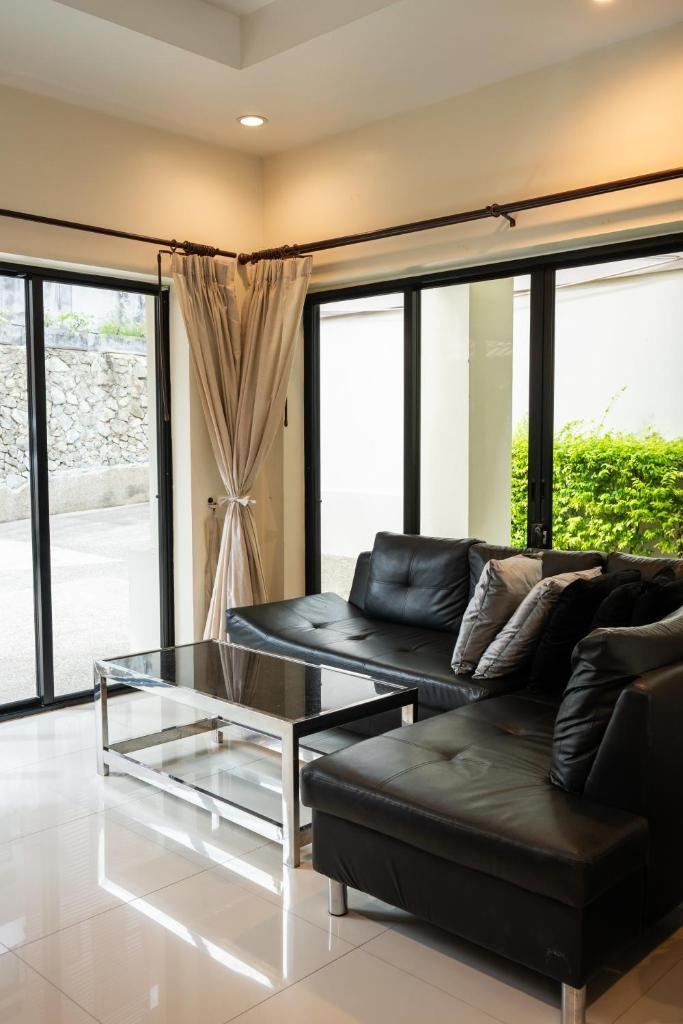 Luxury Pool Villa 4 BR 900M beach 1.5 KM downtown - Tap to explore photos
