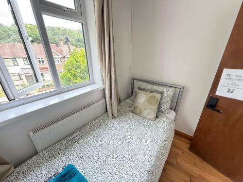 F3 Cosy Single Room (Sandycroft Guest House)