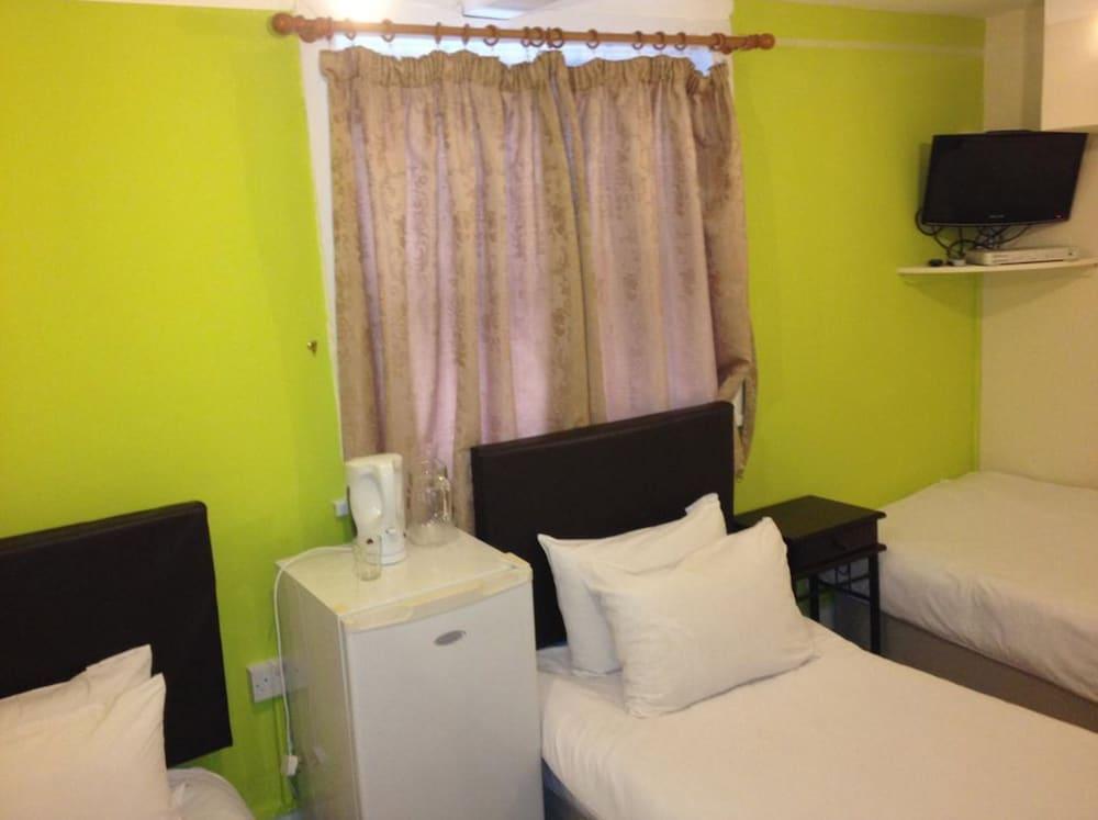 City View Hotel Roman Road Room Type - Economy Triple Room