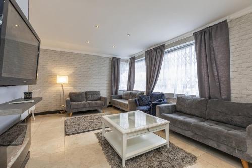 Spacious House Near Hyde Park & Oxford Street - Tap to explore photos