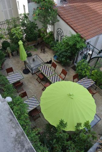 Hotel Denfert Montparnasse - Tap to explore photos