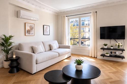 Luxury apartments in Paris Center - Tap to explore photos