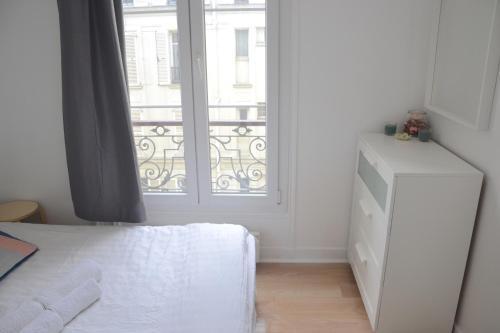 Longchamp Apartment - Tap to explore photos