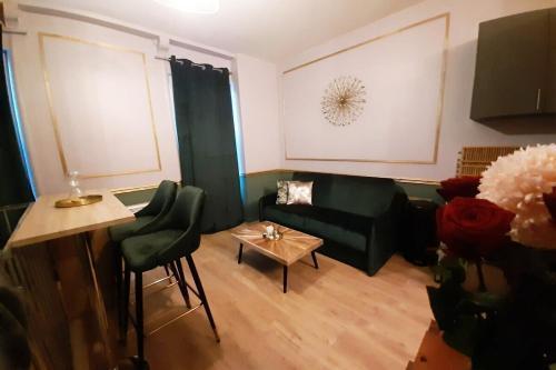 Guernica Apartment Paris Montmartre - Tap to explore photos