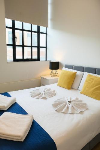 Leather Lane Serviced Apartments - Tap to explore photos