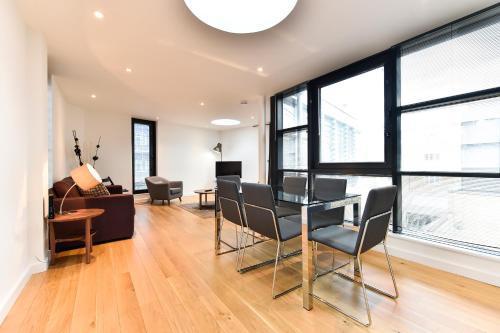 London Bridge Central Apartments - Tap to explore photos