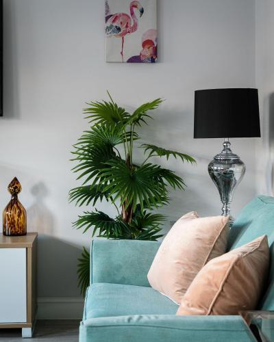 Cromwell Road Apartments - Tap to explore photos