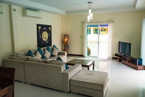 Villa Tanya, 3 Bed with Private Pool and Jacuzzi - Tap to explore photos