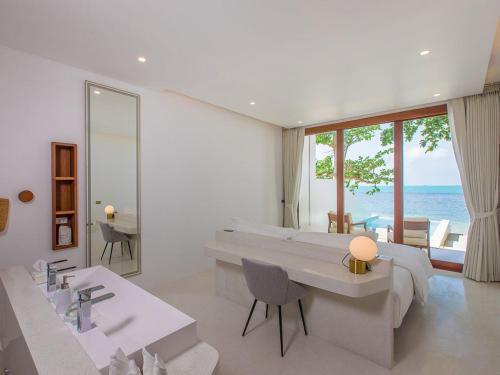 White Whale Beachfront Pool Villa - Tap to explore photos
