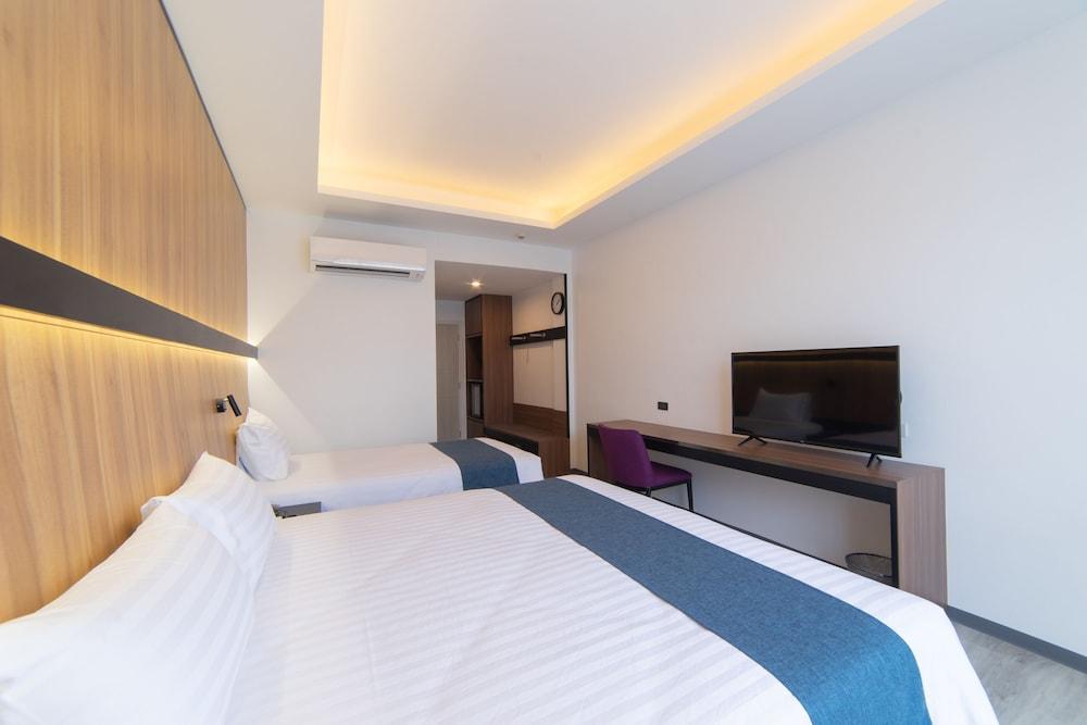 Gate43 airport hotel Room Type - Family room