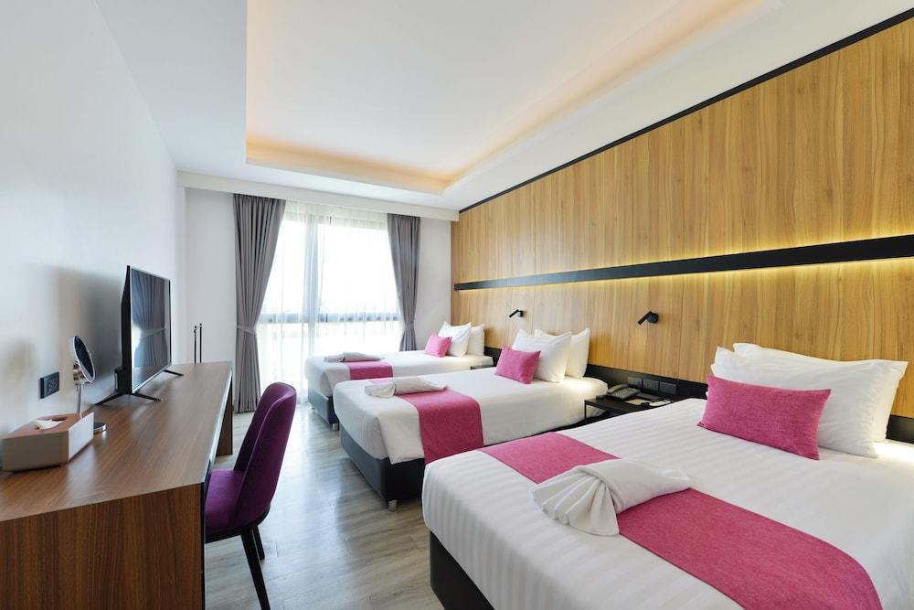 Gate43 airport hotel Room Type - Deluxe Triple Room