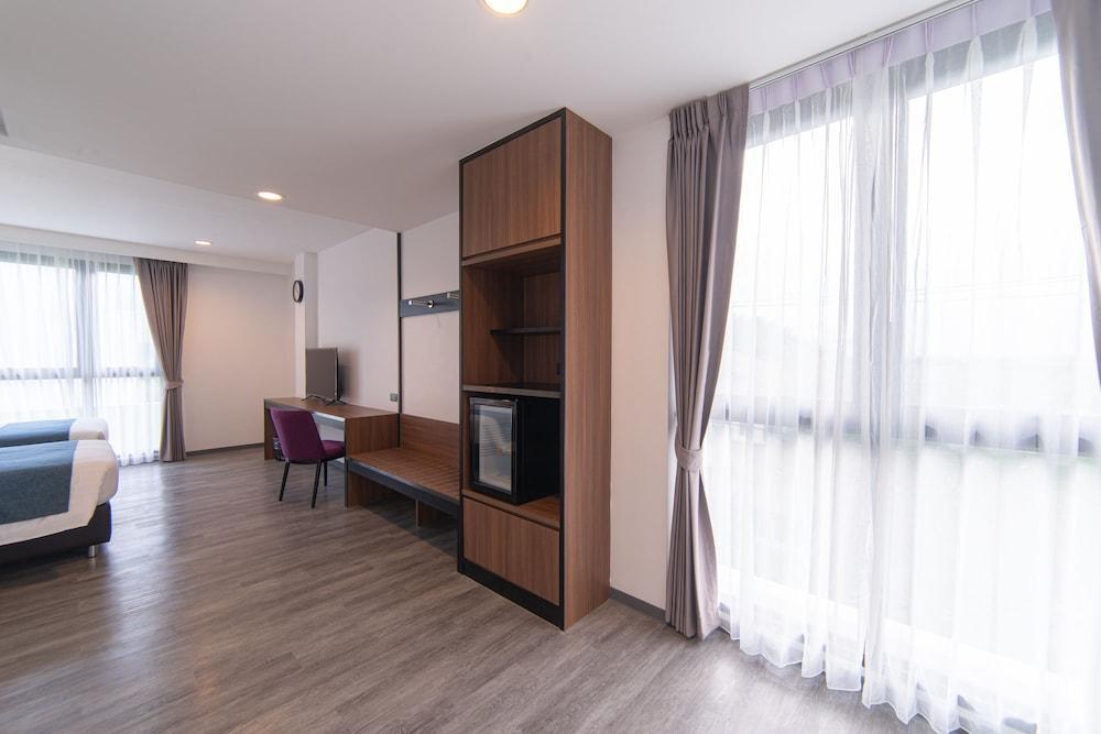 Gate43 airport hotel Room Type - Triple Room with Lake View, BKK Airport Round-Trip Transfer Gate43 airport hotel Room Type - Triple Room with Lake View, BKK Airport Round-Trip Transfer