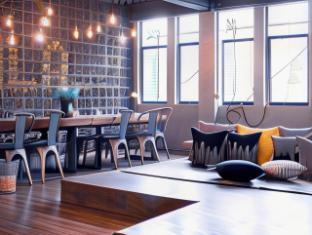 Silom Space Hostel - Tap to explore photos