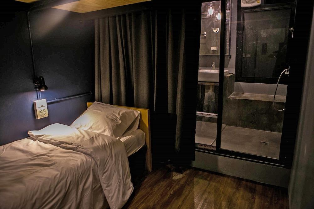 Silom Space Hostel Room Type - Double or Twin Room