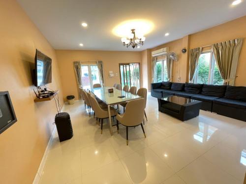 TY Holiday Resort Room Type - Seven-Bedroom Villa with Private Pool 232 TY Holiday Resort Room Type - Seven-Bedroom Villa with Private Pool 232