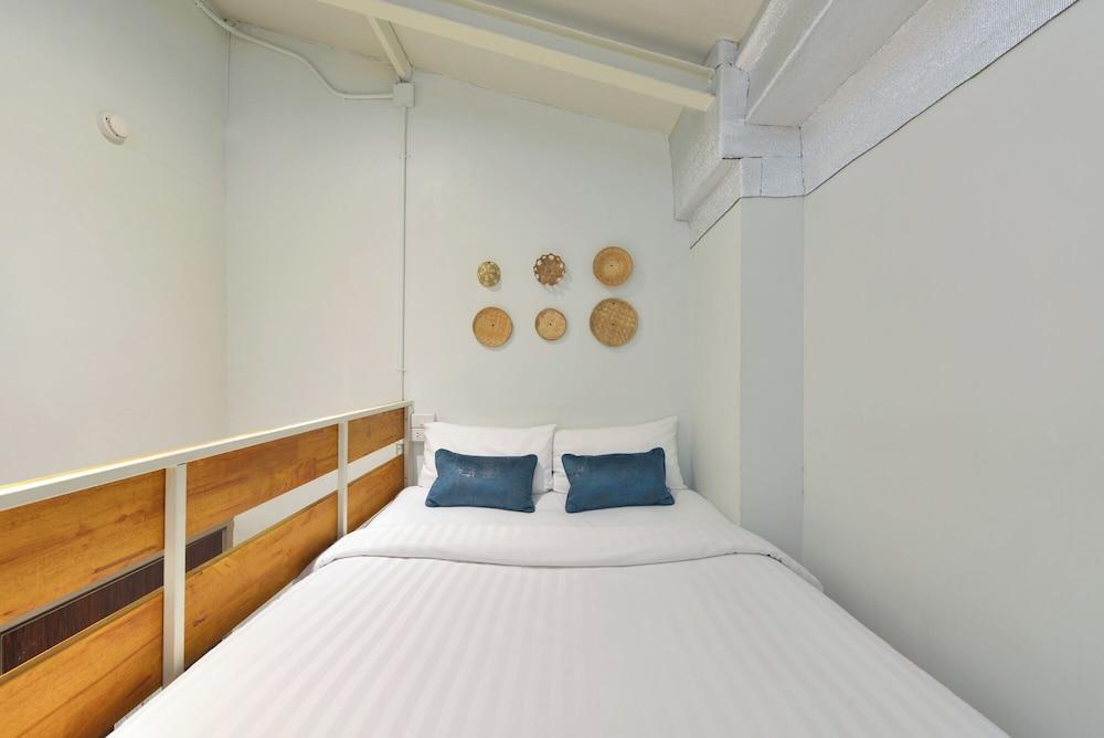 StayAt Bedever Bangkok Hotel Room Type - Loft Studio (Shared Bathroom)