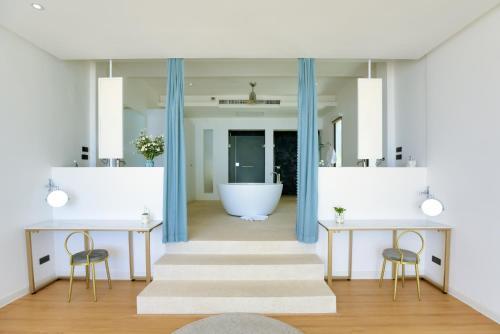Villa Turquoise - Tap to explore photos