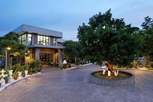 Raweewan Residence hotel - Tap to explore photos