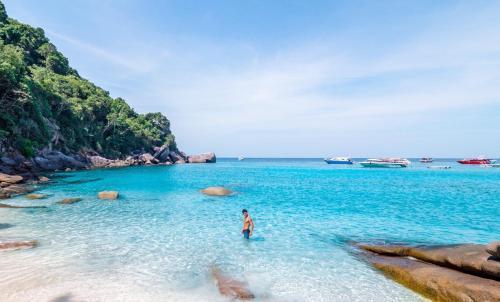 Phuket Best Travel - Tap to explore photos