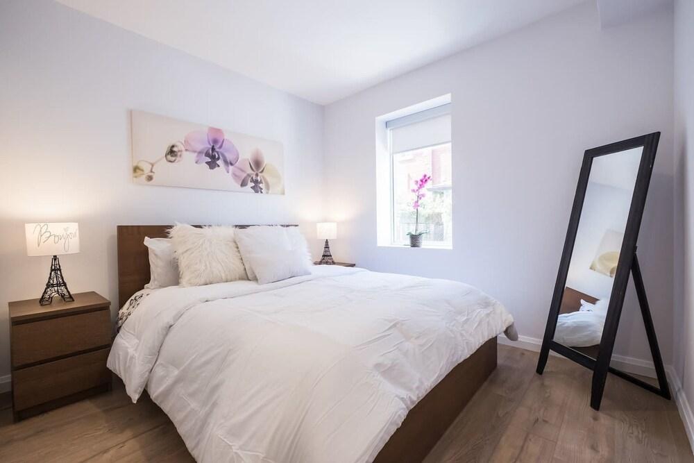 Chic & Central 3-bedroom in Little Italy - Tap to explore photos