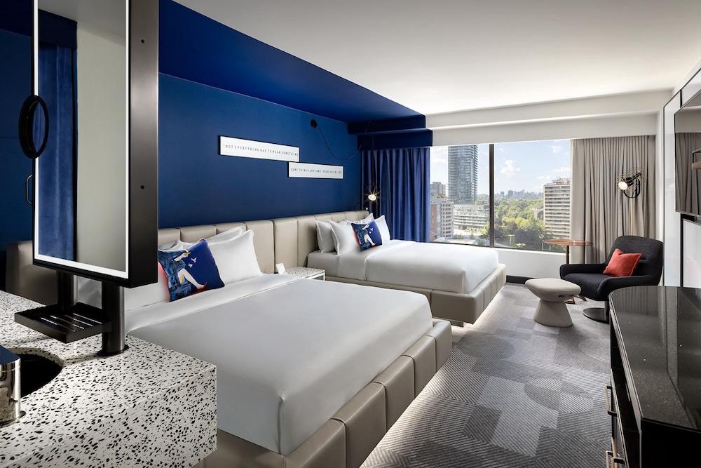 W Toronto Room Type - Superior Room, 2 Queen Beds, City View