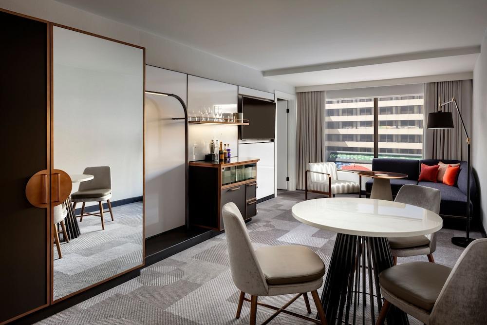 W Toronto Room Type - Suite, 1 Bedroom (Urban)