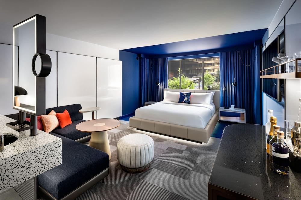 W Toronto Room Type - Standard Room, 1 King Bed, Courtyard View