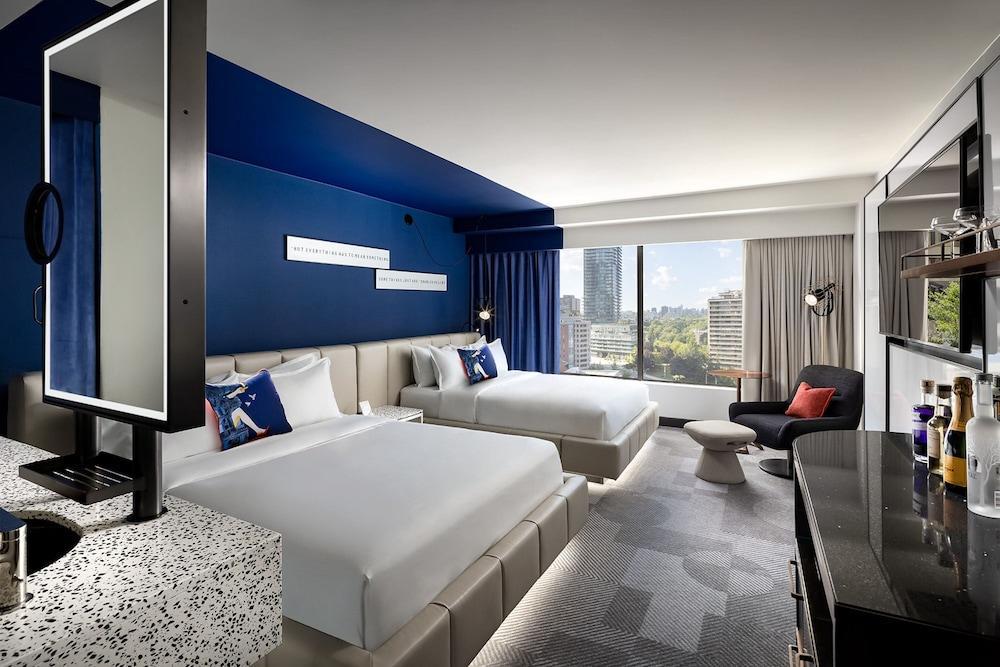 W Toronto Room Type - Room, 2 Queen Beds, Courtyard View