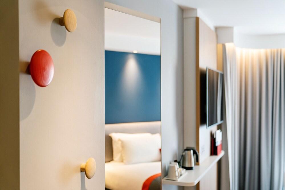 Holiday Inn Express AMSTERDAM - NORTH RIVERSIDE - Tap to explore photos
