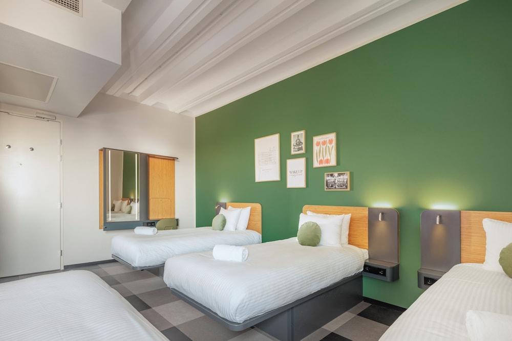 Maxhotel Amsterdam Airport Schiphol Room Type - Family Quintuple Room