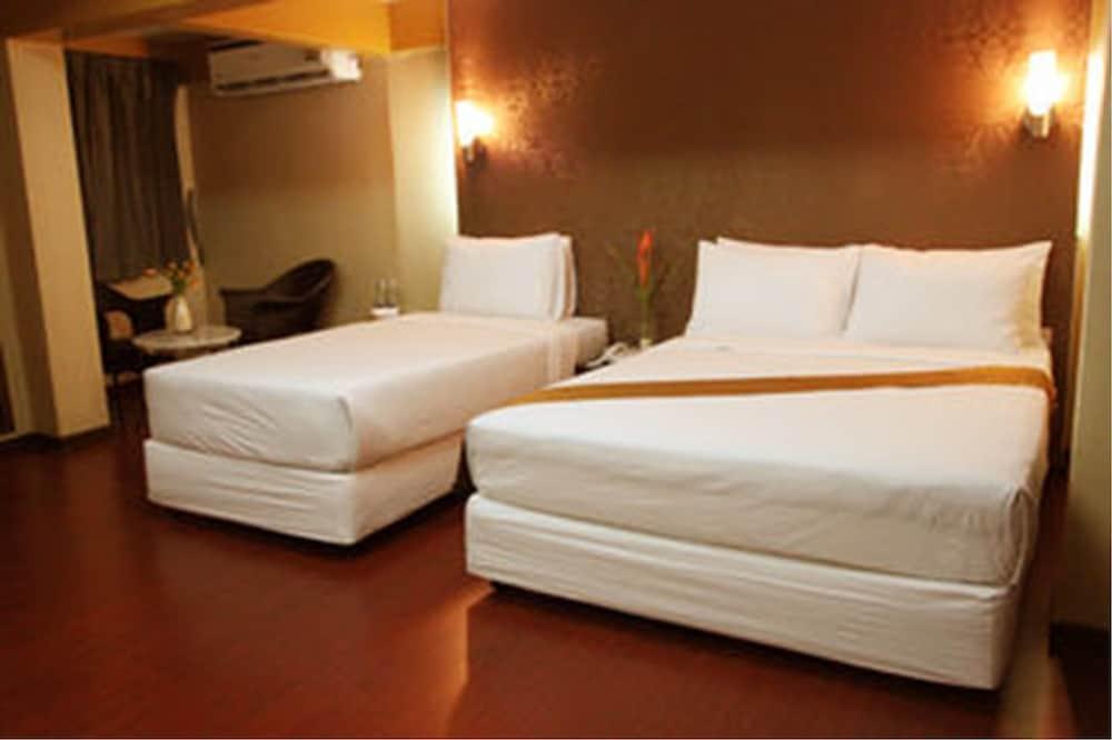 Visiting Card Hotel & Resort Room Type - Triple Room