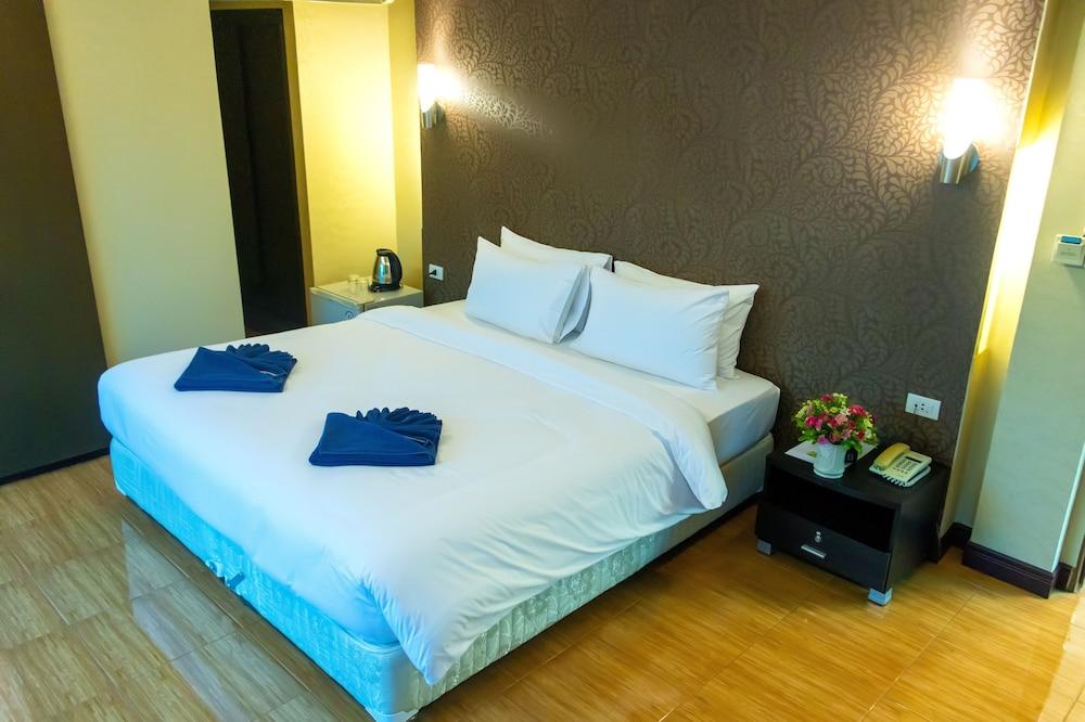 Visiting Card Hotel & Resort Room Type - Deluxe Room