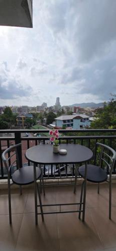 Lucky Buako Hotel Patong - Tap to explore photos